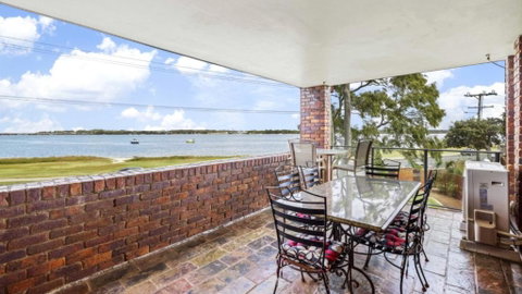 Impeccable Water Views - Prime Location - Surfers Gold Coast 0
