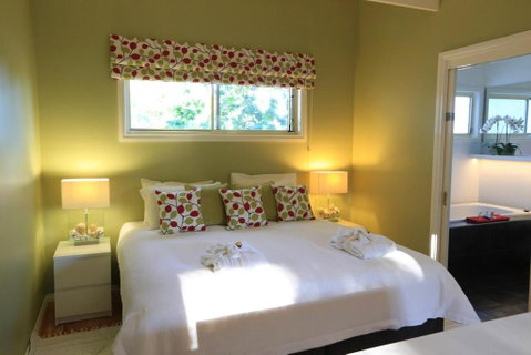 Inglenook Luxury Spa Cottage For Two - Surfers Gold Coast 2