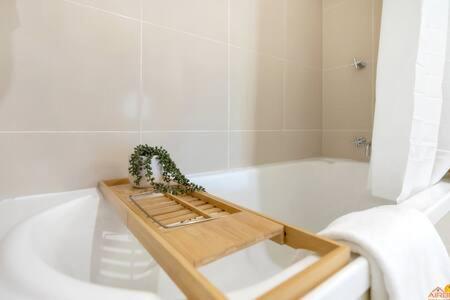 Inner City Cairns Vacation Unit - Surfers Gold Coast 2