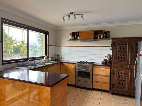 House And Van On The River - Surfers Gold Coast 2