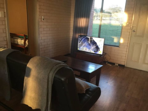 Affordable Apartment Close To City And Beaches - Surfers Gold Coast 2