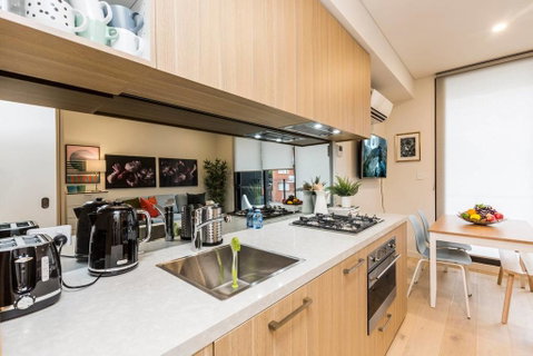 Air Conditioned One Bedroom With Pool Close To CBD - Surfers Gold Coast 1