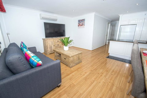 Ajax Avenue 2/35 - Nelson Bay - Surfers Gold Coast 3