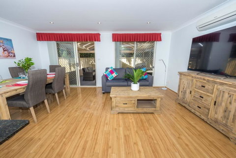 Ajax Avenue 2/35 - Nelson Bay - Surfers Gold Coast 2