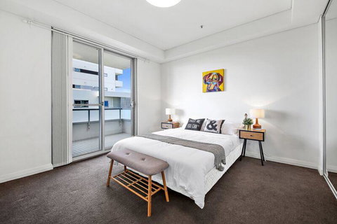 All Amenities Only Downstairs, 20 Mins To CBD - Surfers Gold Coast 1