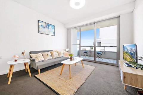 All Amenities Only Downstairs, 20 Mins To CBD - Surfers Gold Coast 0
