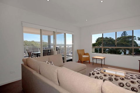 Alta Mira, Unit 14, 12 - 14 Soldiers Point Rd - Surfers Gold Coast 1
