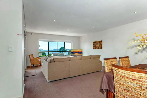 Alta Mira, Unit 14, 12 - 14 Soldiers Point Rd - Surfers Gold Coast 2