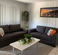 Andergrove Home with a Garden View-Wi-fi  Netflix - Surfers Gold Coast