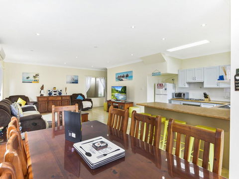 Anne's Beach Getaway - Surfers Gold Coast 1