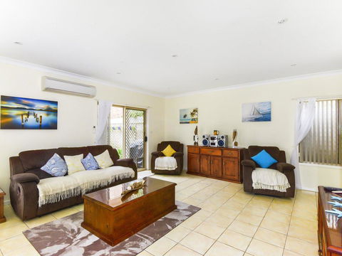Anne's Beach Getaway - Surfers Gold Coast 2