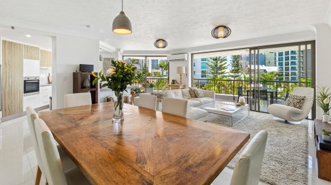 Aqueous Apartment - Surfers Gold Coast 1