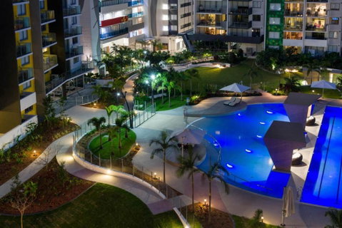 Art-Inspired, Designer APT In The Vibrant Area - Surfers Gold Coast 1