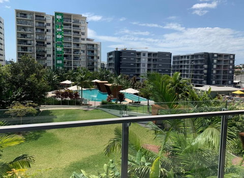 Art-Inspired, Designer APT In The Vibrant Area - Surfers Gold Coast 3