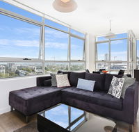 As the Sun Sets - Modern and Spacious 2BR Zetland Apartment Facing the Setting Sun - Surfers Gold Coast