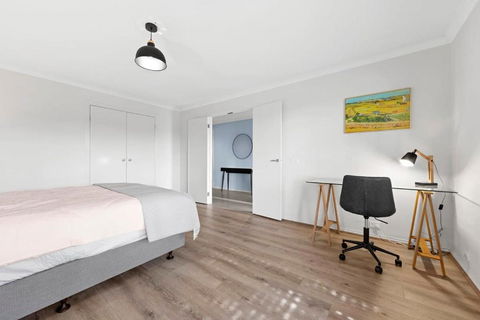 M-h 59PP - Surfers Gold Coast 3