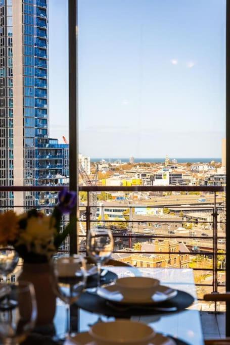 LUXURY STAY 3BR City View In Southbank Next To CROWN - Surfers Gold Coast 0