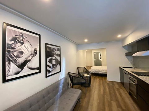 Luxury Inner-west Flat W/ Breakfast And Coffee Included! - Surfers Gold Coast 2