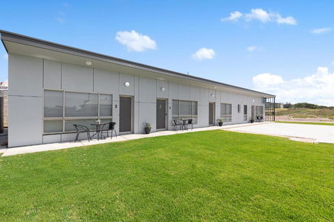 Luxury Apartments And Motel Rooms - Free Wifi - Close To Beach - Surfers Gold Coast 1