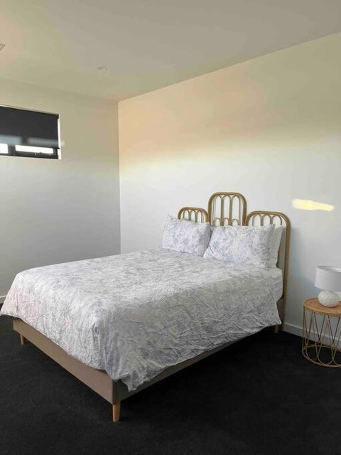 Luxury On The Lake - Surfers Gold Coast 3