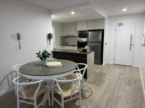 Luxury Spacious Apartment - Surfers Gold Coast 2