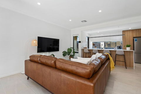 Luxury Urban Retreat - Surfers Gold Coast 1
