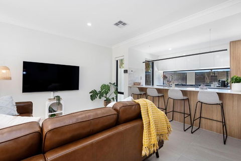 Luxury Urban Retreat - Surfers Gold Coast 3