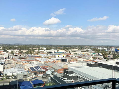 M-city Apartment - Executive Twin King Ensuites - Fully Equipped - Free Parking, Fast Wifi, Smart TV, Netflix, Complementary Drinks & Amenities - M-city Shopping Centre Clayton 3168 - Surfers Gold Coast 3