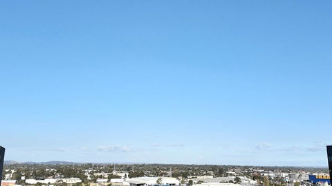 M-city Apartment - Executive Twin King Ensuites - Fully Equipped - Free Parking, Fast Wifi, Smart TV, Netflix, Complementary Drinks & Amenities - M-city Shopping Centre Clayton 3168 - Surfers Gold Coast 1