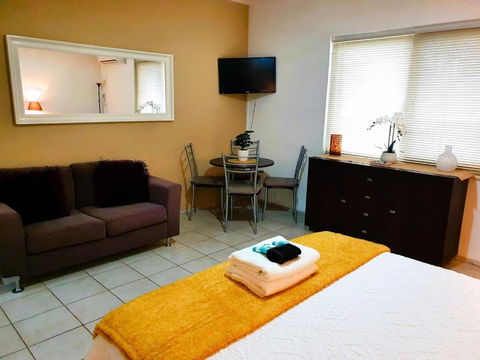 M104 West Perth Studio Apartment Near Kings Park - Surfers Gold Coast 1