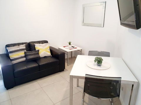M5 West Perth Studio Apartment Near Kings Park - Surfers Gold Coast 1