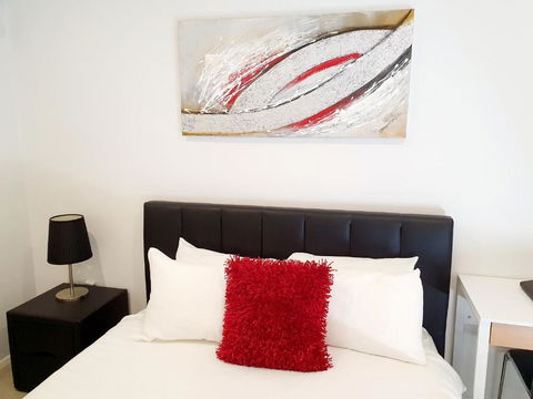 M5 West Perth Studio Apartment Near Kings Park - Surfers Gold Coast 0