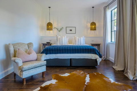 MAIN STREET RETREAT - King BRs, Comp Minibar, Breakfast Prov, Fireplaces - Surfers Gold Coast 0