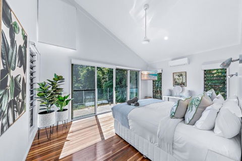 MANDALAY ESCAPE, SECLUSION & SERENITY WITH A POOL - Surfers Gold Coast 1