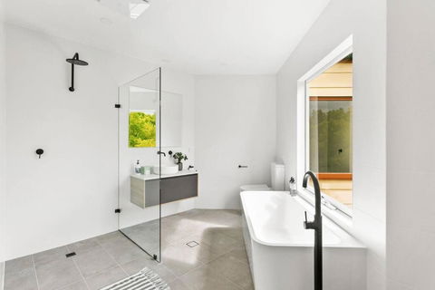 MANHATTAN STYLE 3 STORY LUXURY IN ST PETERS - Surfers Gold Coast 3