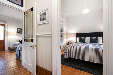 MARIGOLD COTTAGE Charming 1870s Central Daylesford Cottage - Surfers Gold Coast 1