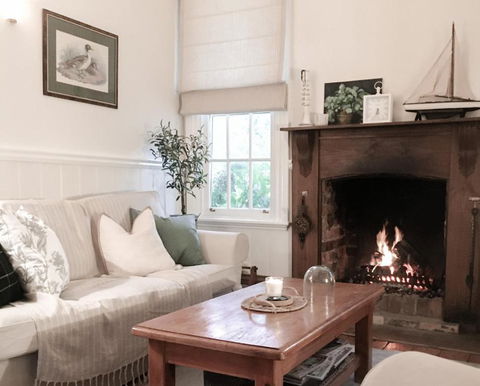 MARIGOLD COTTAGE Charming 1870s Central Daylesford Cottage - Surfers Gold Coast 2