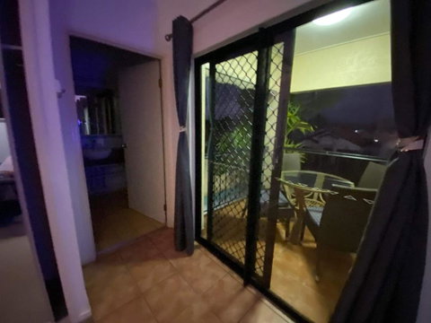 Master Ensuite And Private Balcony - Surfers Gold Coast 3
