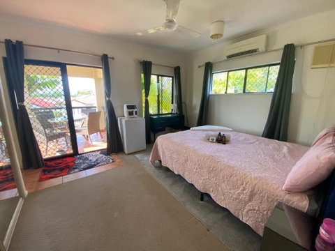 Master Ensuite And Private Balcony - Surfers Gold Coast 1