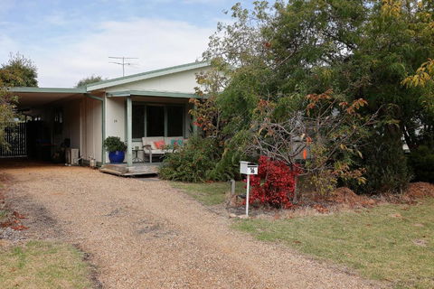 Mcrae Retro Beach House ! - Surfers Gold Coast 3