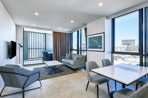 Meriton Suites Liverpool - Surfers Gold Coast 1