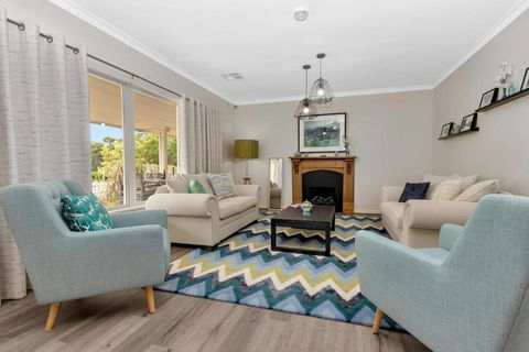 Mid Century 4 Bedroom Getaway In Barossa Vineyard - Surfers Gold Coast 0
