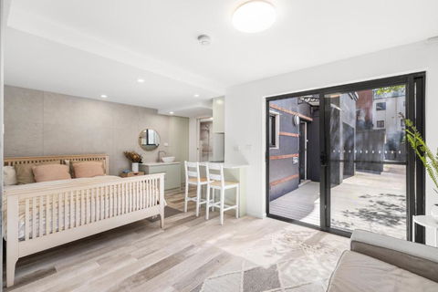 Modern Studio, Minutes To Ferry, City, CBD - Surfers Gold Coast 1