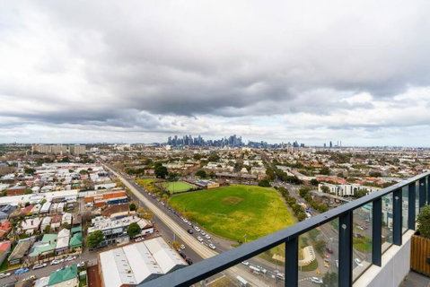 Modern 1 Bed Opposite Racecourse - Surfers Gold Coast 2