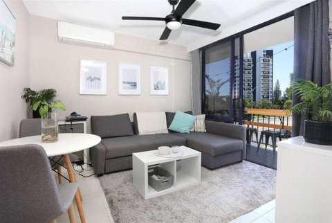 Modern 1-BR Retreat With Pool In Heart Of The GC - Surfers Gold Coast 0