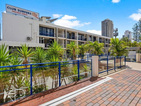 Modern 1-BR Retreat With Pool In Heart Of The GC - Surfers Gold Coast 3