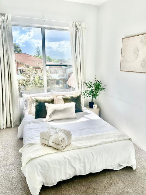 Modern 3BR Beachside Oasis - Surfers Gold Coast 2