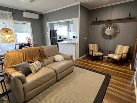 Mooney St Manor - Surfers Gold Coast 3