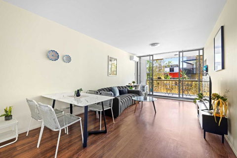 Modern Apt - Free Parking - Convenient Location - Surfers Gold Coast 2