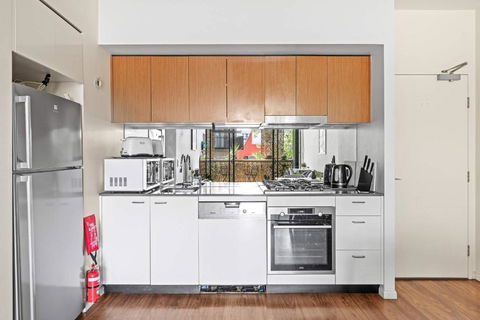 Modern Apt - Free Parking - Convenient Location - Surfers Gold Coast 3